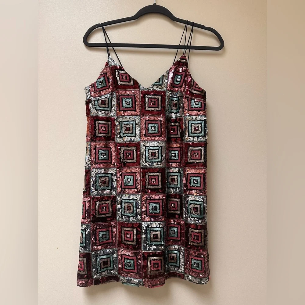 NWT: Festive Sequin Geometric Pattern Strappy DRESS🔹🔻